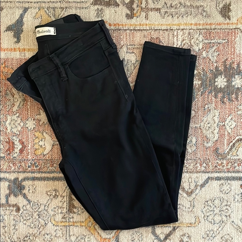 Madewell Black Skinny Jeans with Sleek Tapered Fit